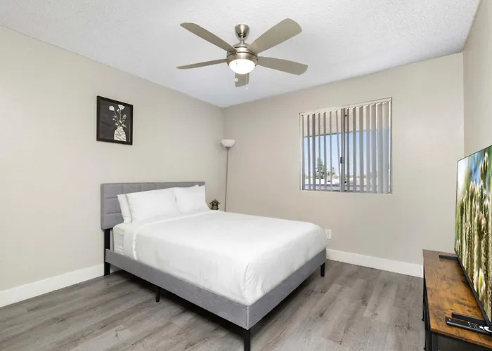 Apartment 2br Modern Baseline Sleeps 4 Near Downtown Tempe