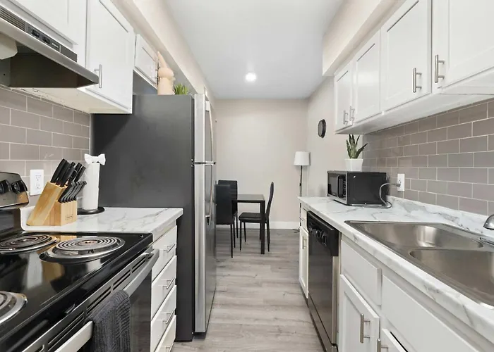 Apartment 2br Modern Baseline Sleeps 4 Near Downtown